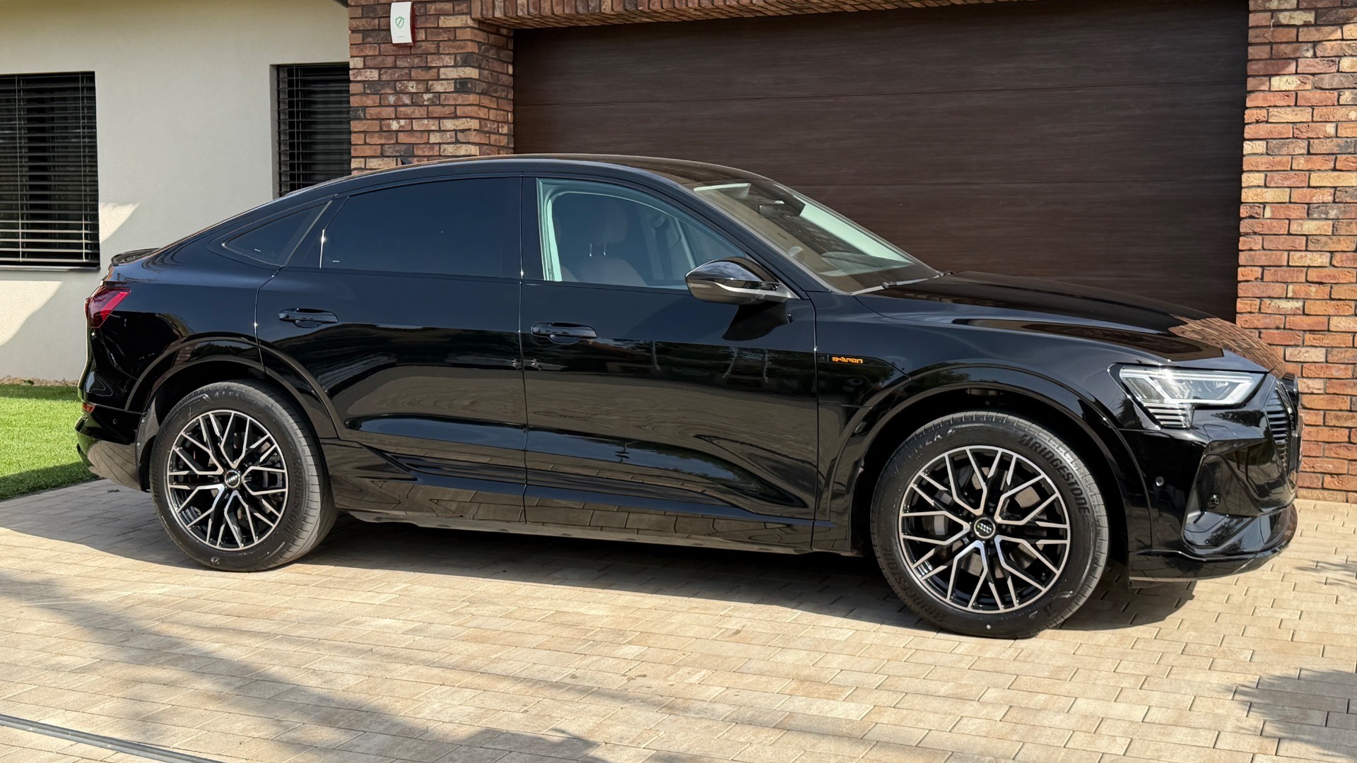 Audi E-tron 55 quattro S line — foto 16