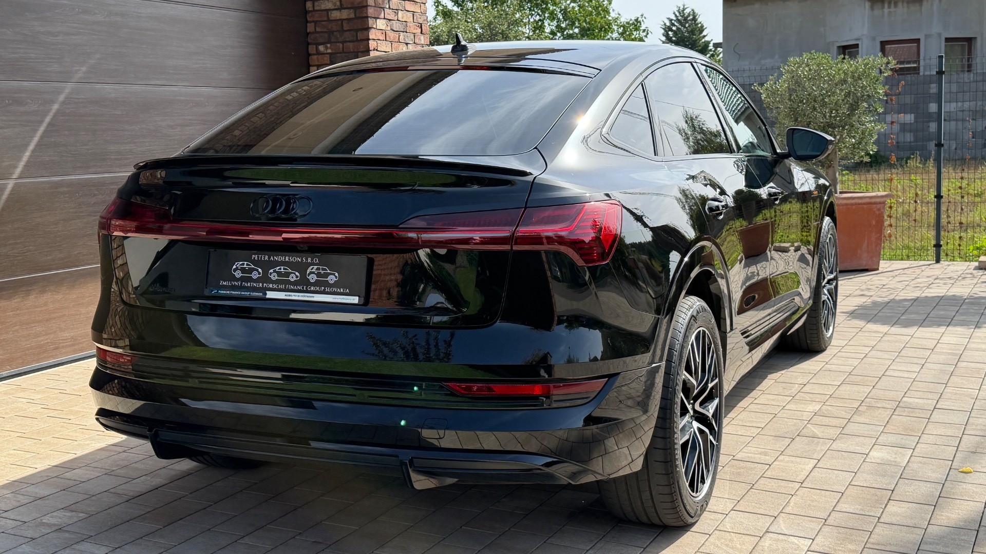 Audi E-tron 55 quattro S line — foto 17