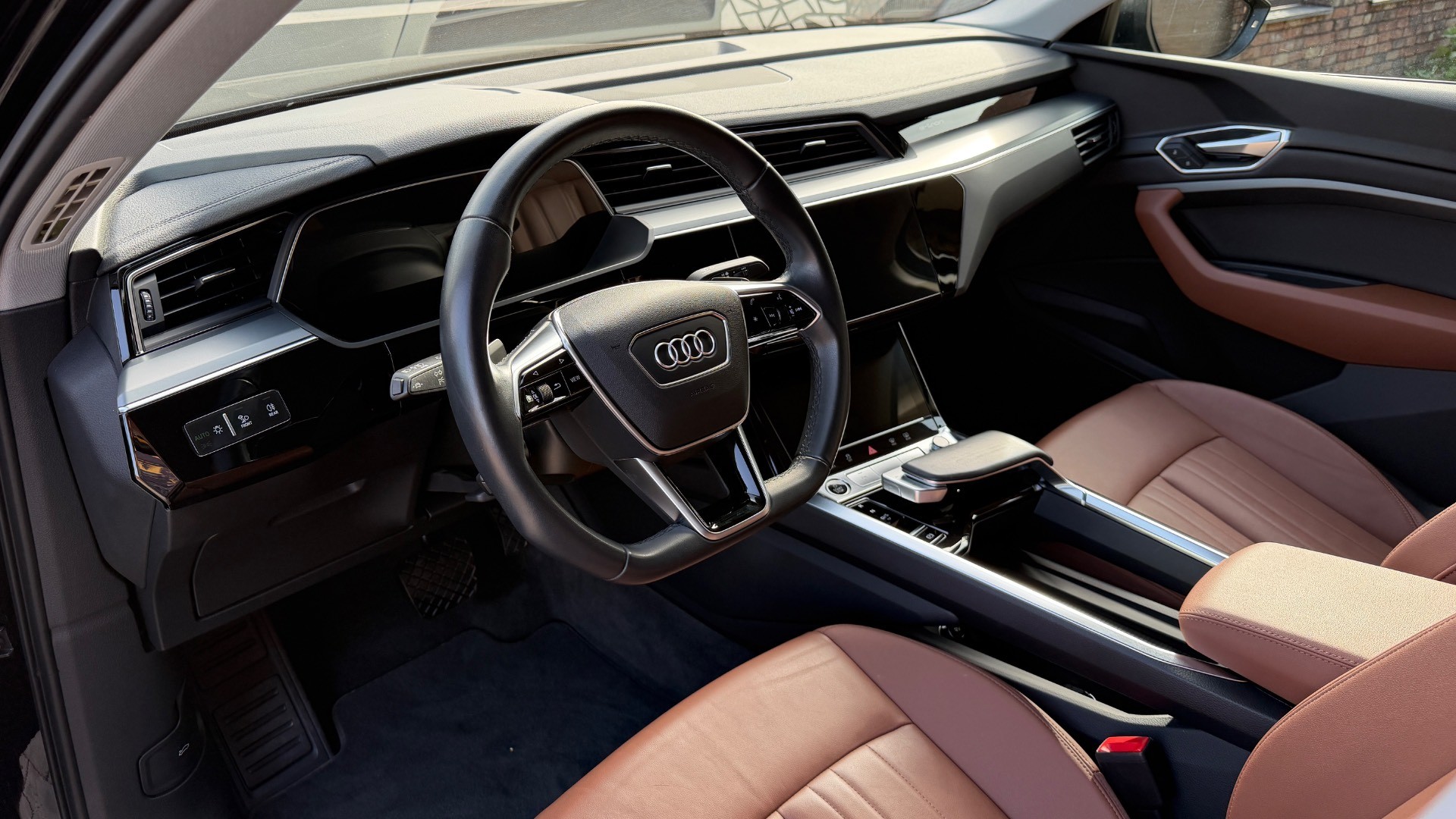 Audi E-tron 55 quattro S line — foto 23