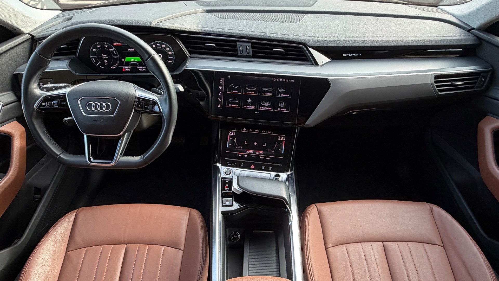 Audi E-tron 55 quattro S line — foto 46