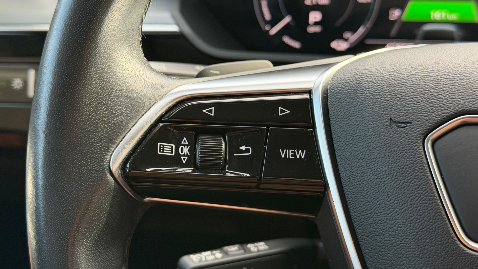 Audi E-tron 55 quattro S line — foto 48