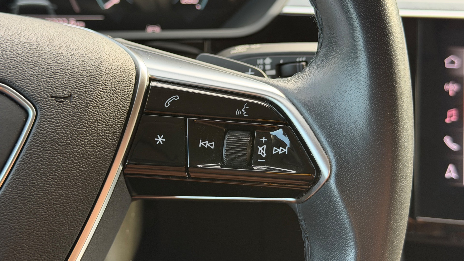Audi E-tron 55 quattro S line — foto 49