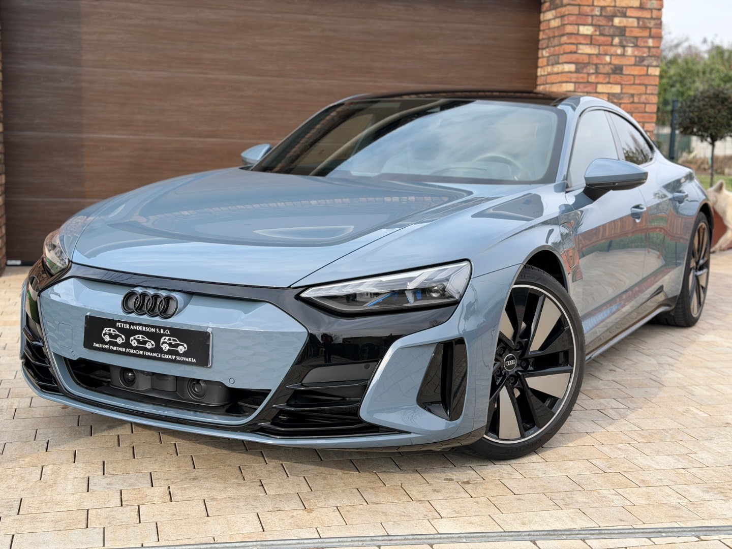 Audi E-tron GT — foto 6