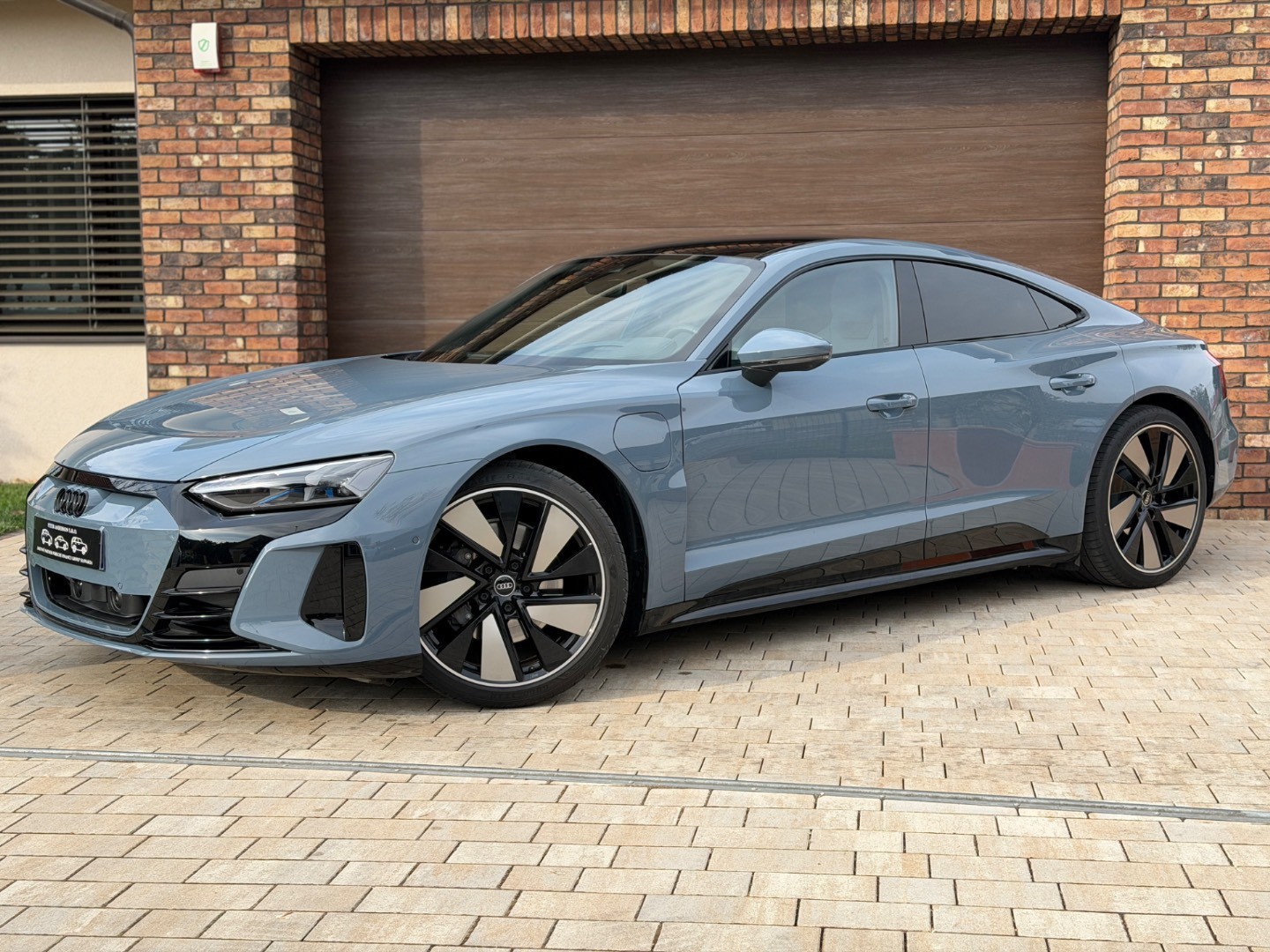 Audi E-tron GT — foto 7