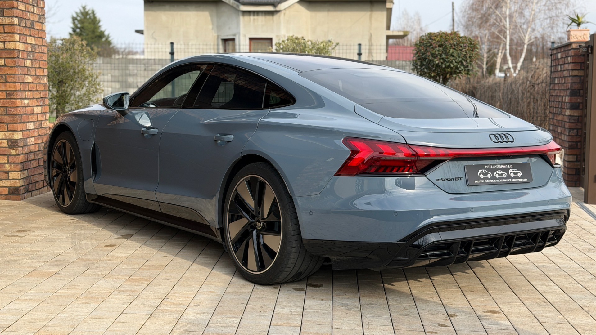 Audi E-tron GT — foto 12