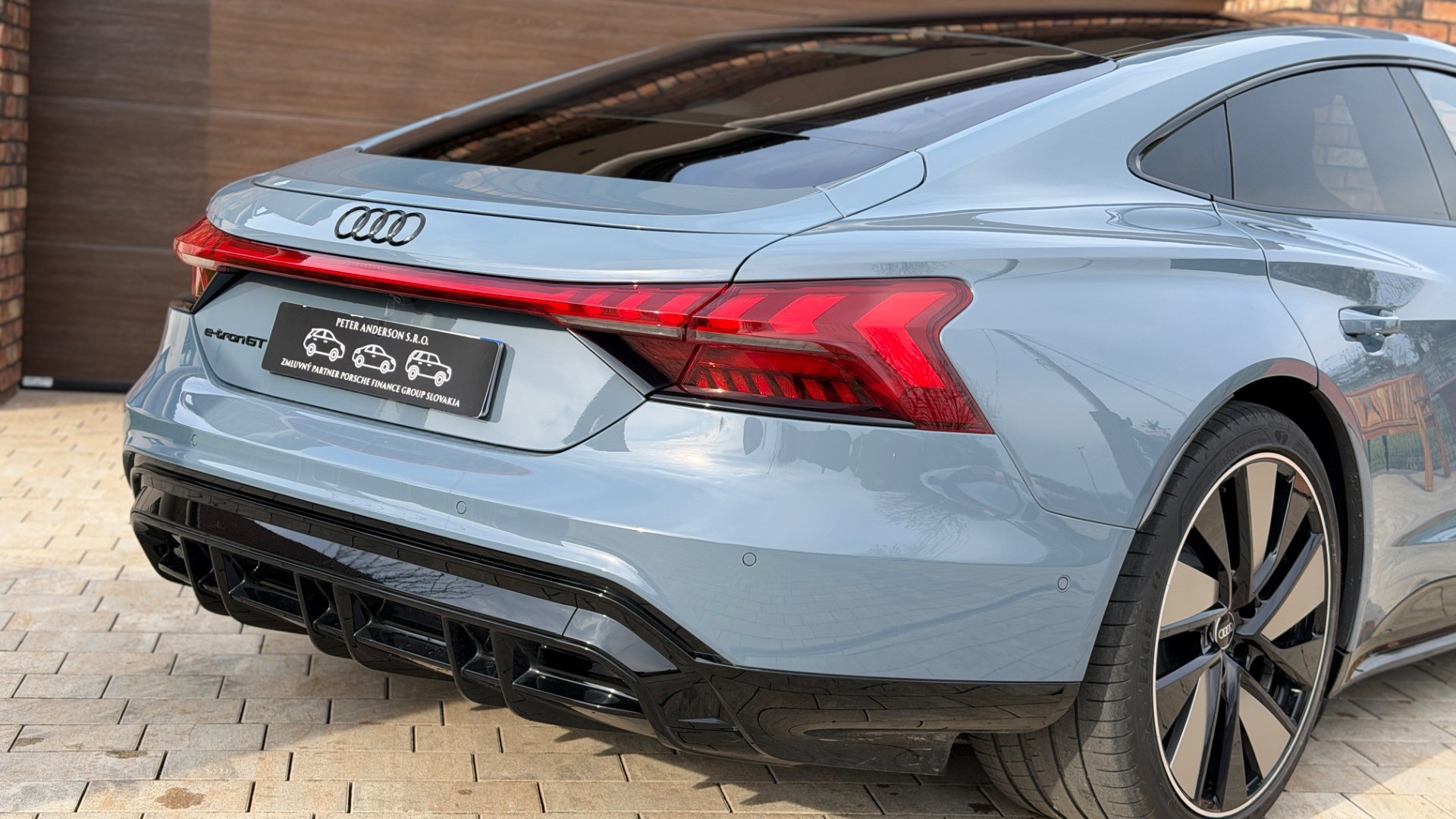 Audi E-tron GT — foto 14