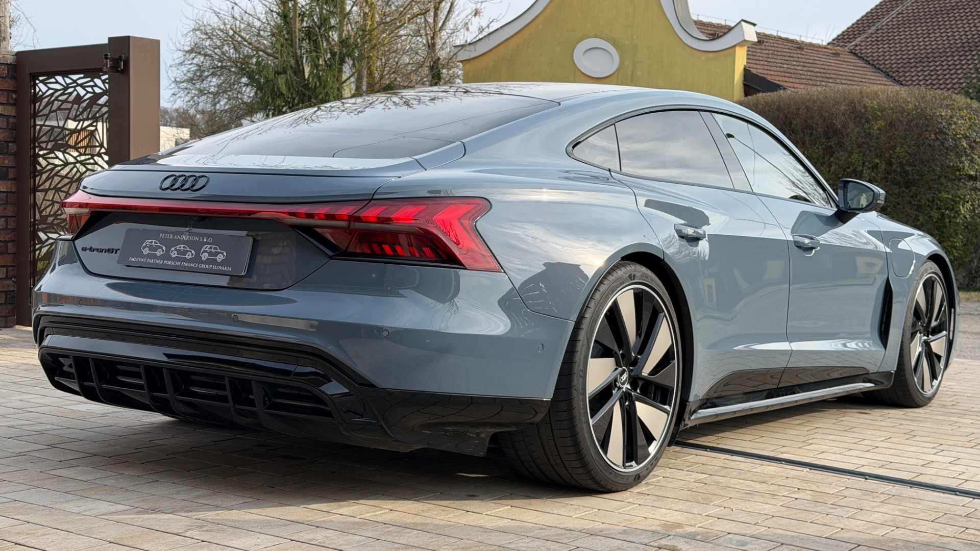 Audi E-tron GT — foto 23