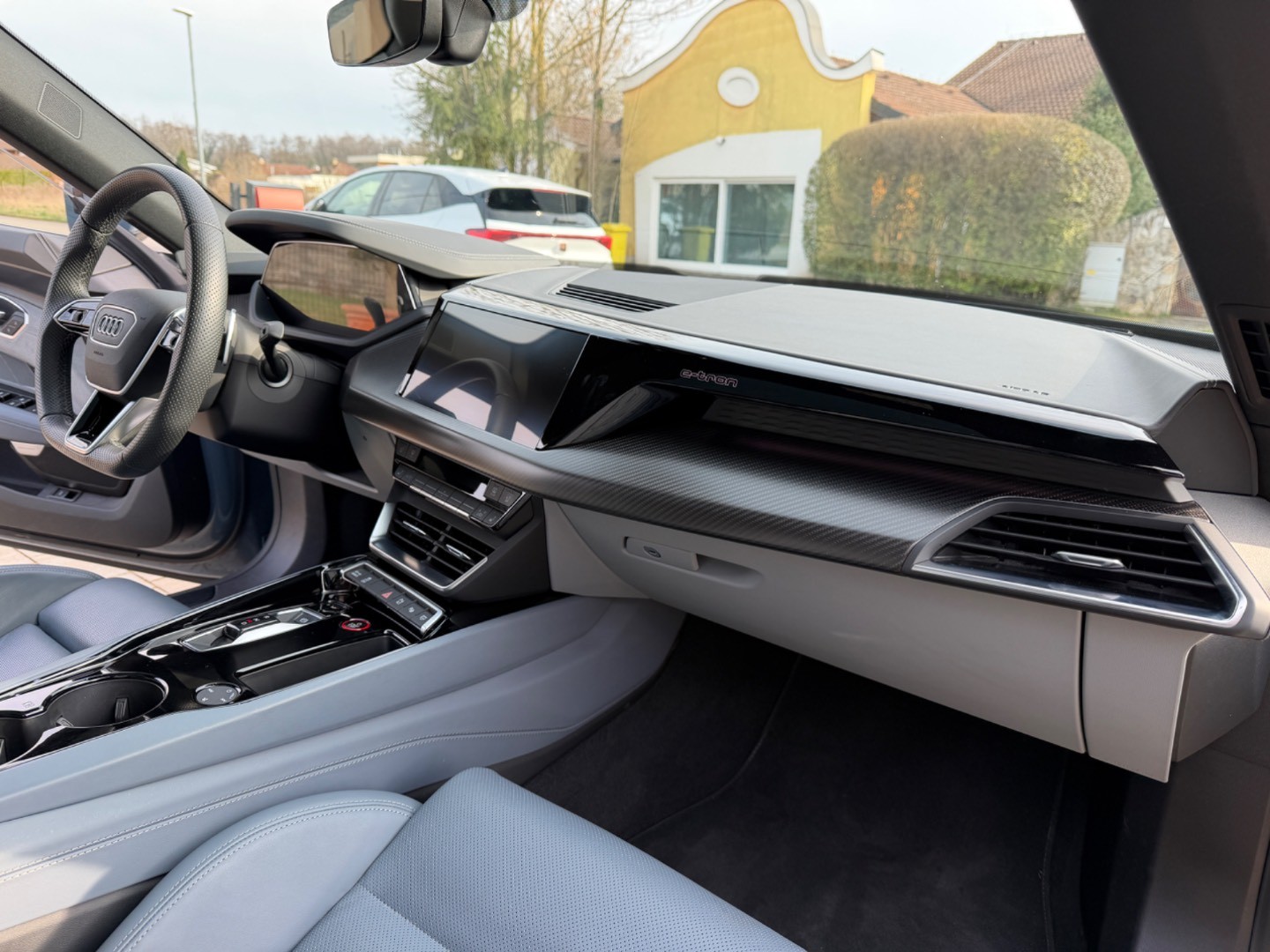 Audi E-tron GT — foto 29