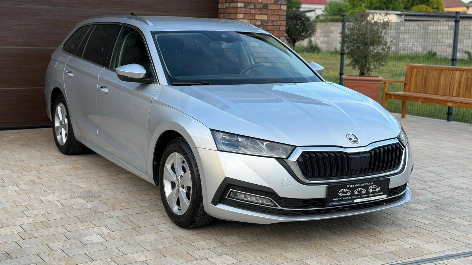 Škoda Octavia Combi 2.0 TDI SCR Style DSG — foto 4