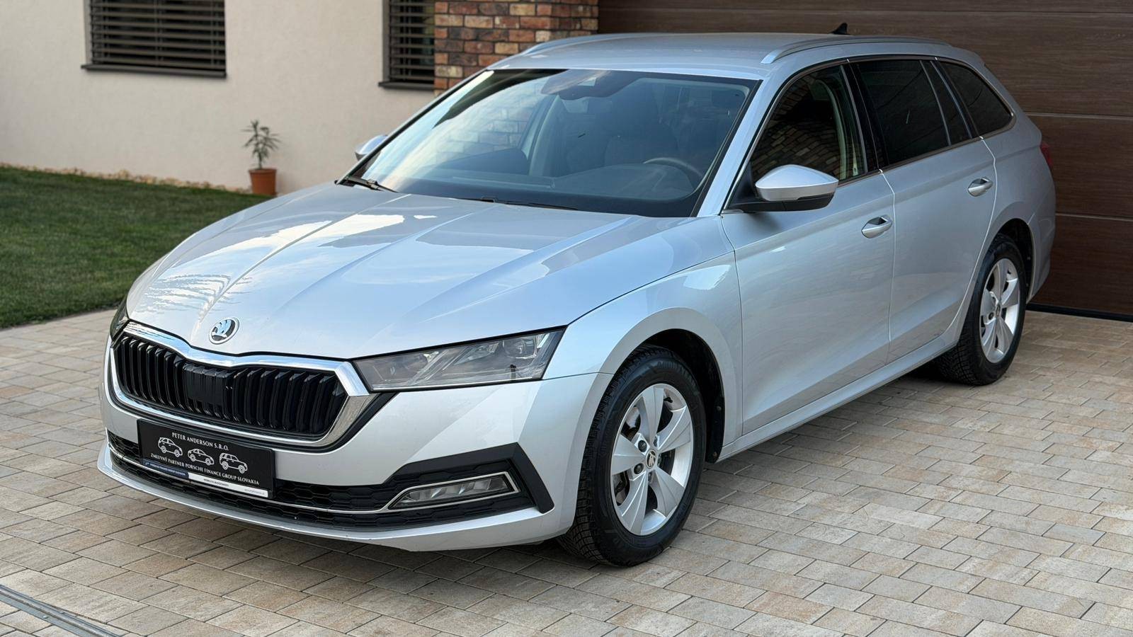 Škoda Octavia Combi 2.0 TDI SCR Style DSG — foto 7