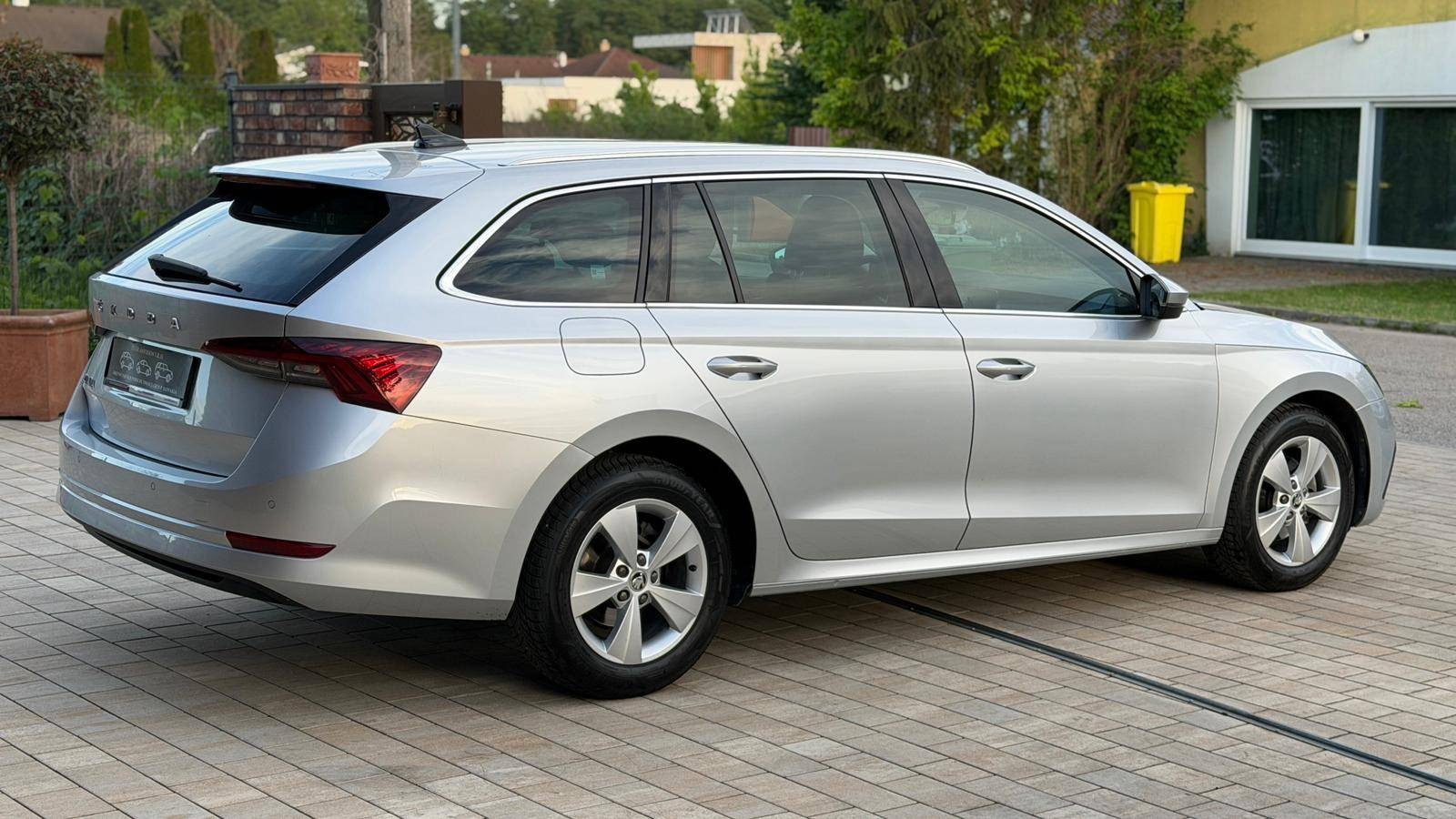 Škoda Octavia Combi 2.0 TDI SCR Style DSG — foto 9