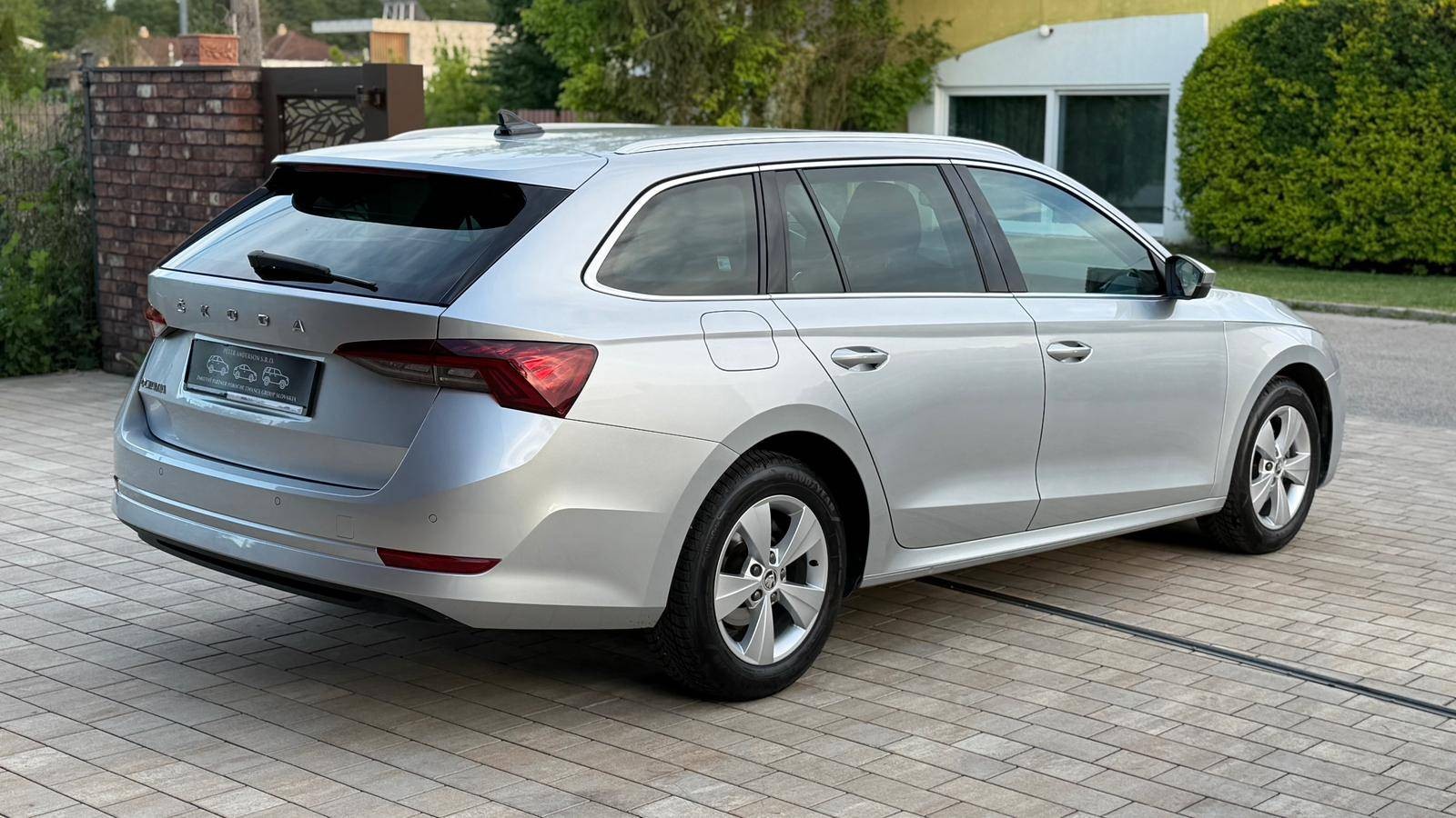 Škoda Octavia Combi 2.0 TDI SCR Style DSG — foto 11