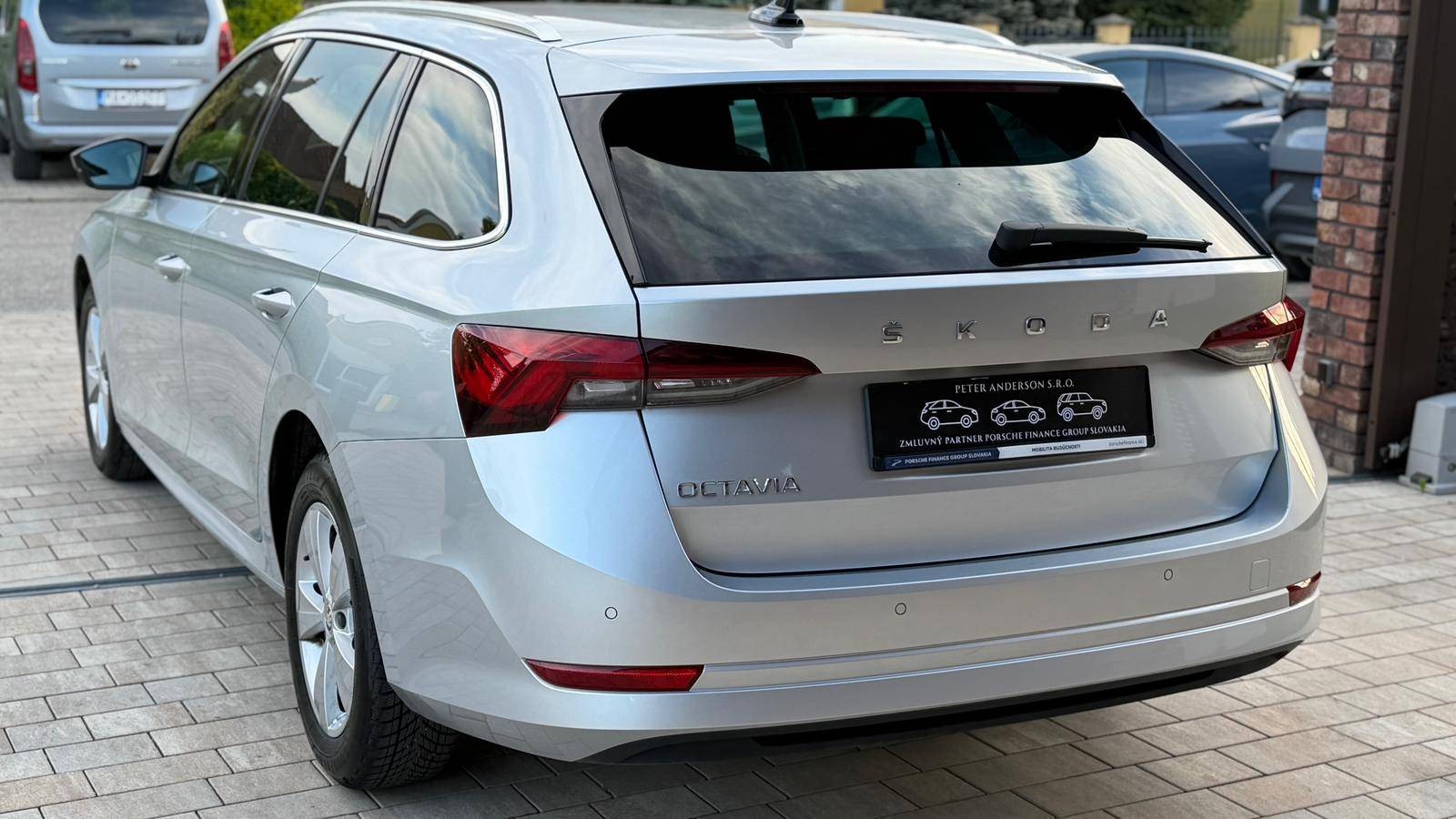 Škoda Octavia Combi 2.0 TDI SCR Style DSG — foto 12