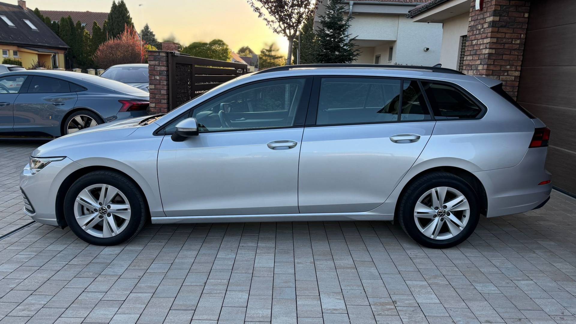 Volkswagen Golf Variant Life 2.0 TDI SCR 85kW DSG — foto 2