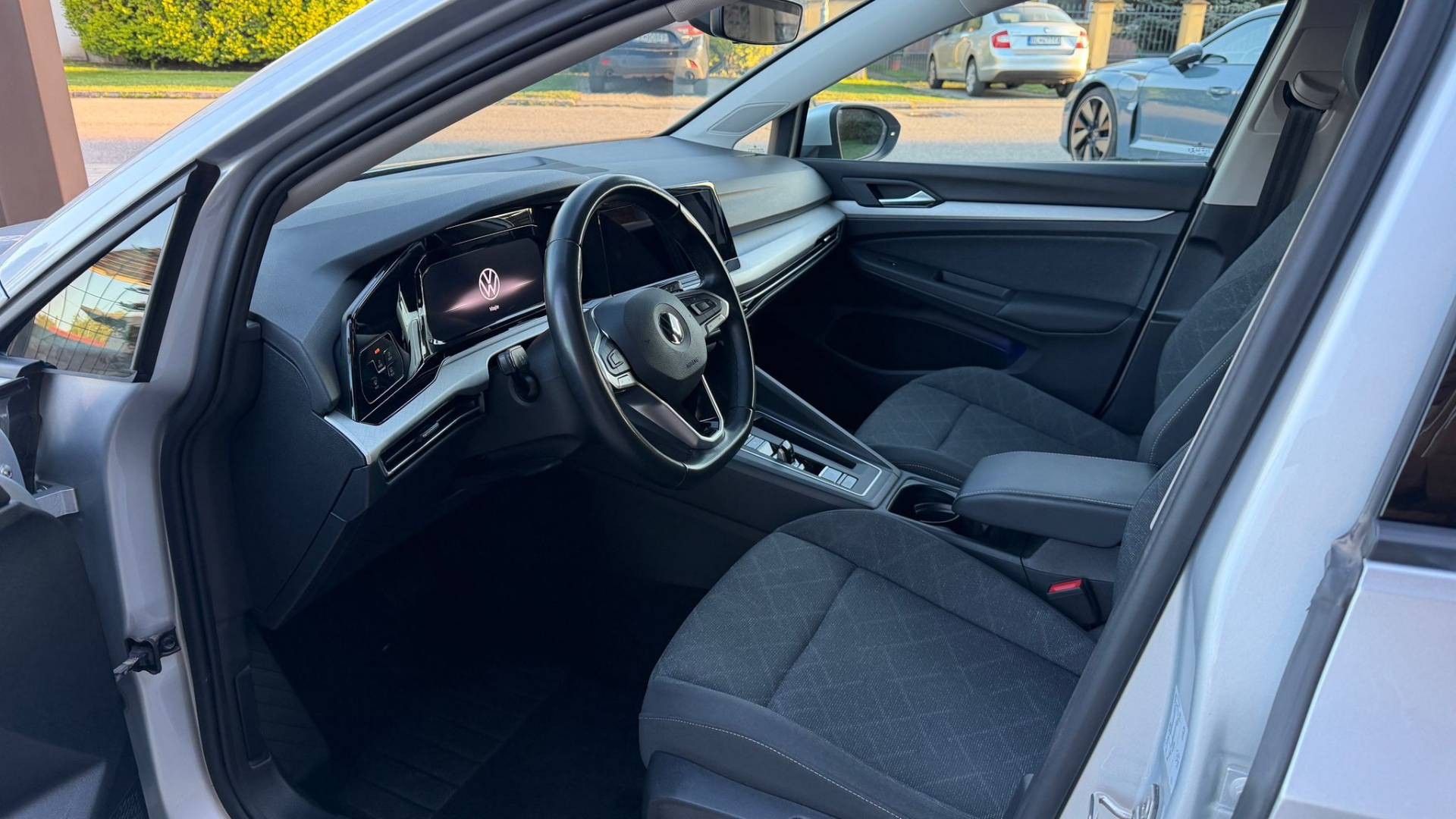 Volkswagen Golf Variant Life 2.0 TDI SCR 85kW DSG — foto 14