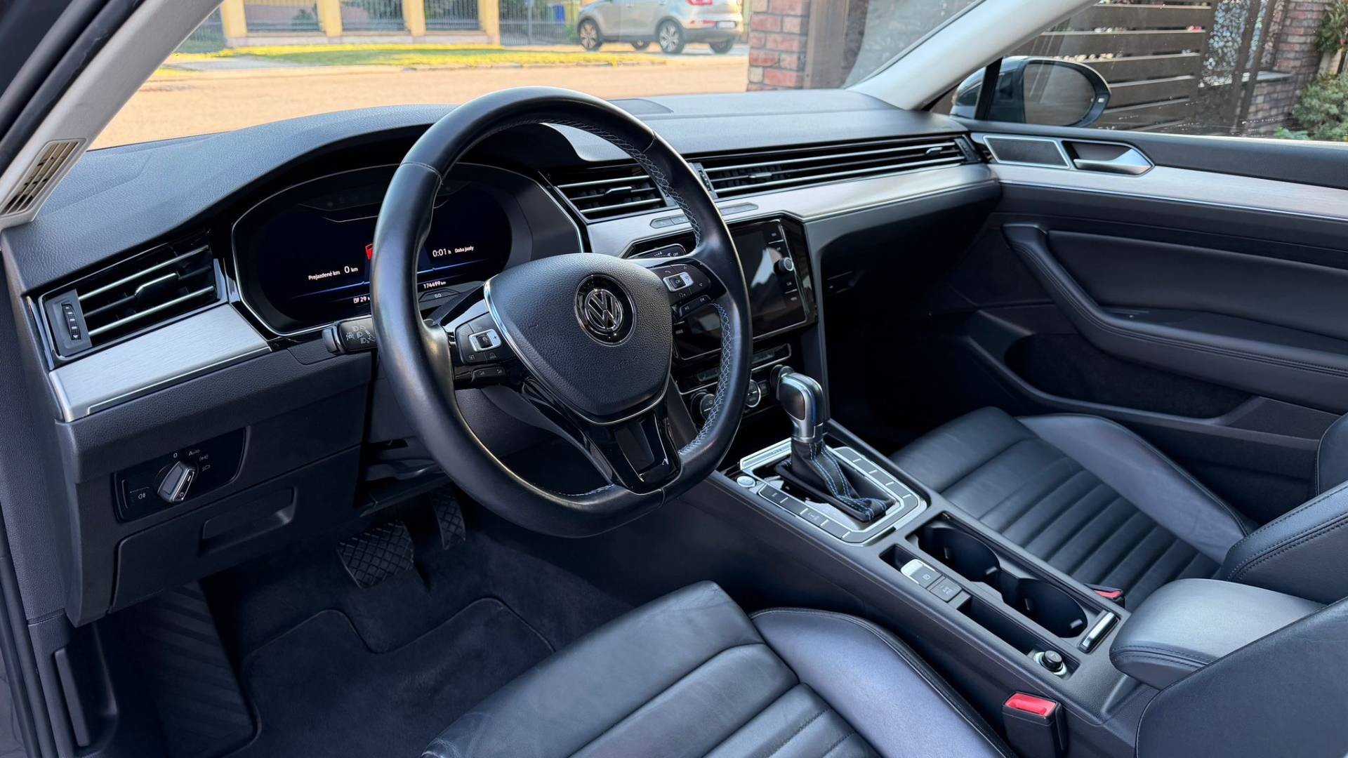 Volkswagen Passat Variant GTE 1,4 TSI Plug-in-hybrid 6DSG — foto 11
