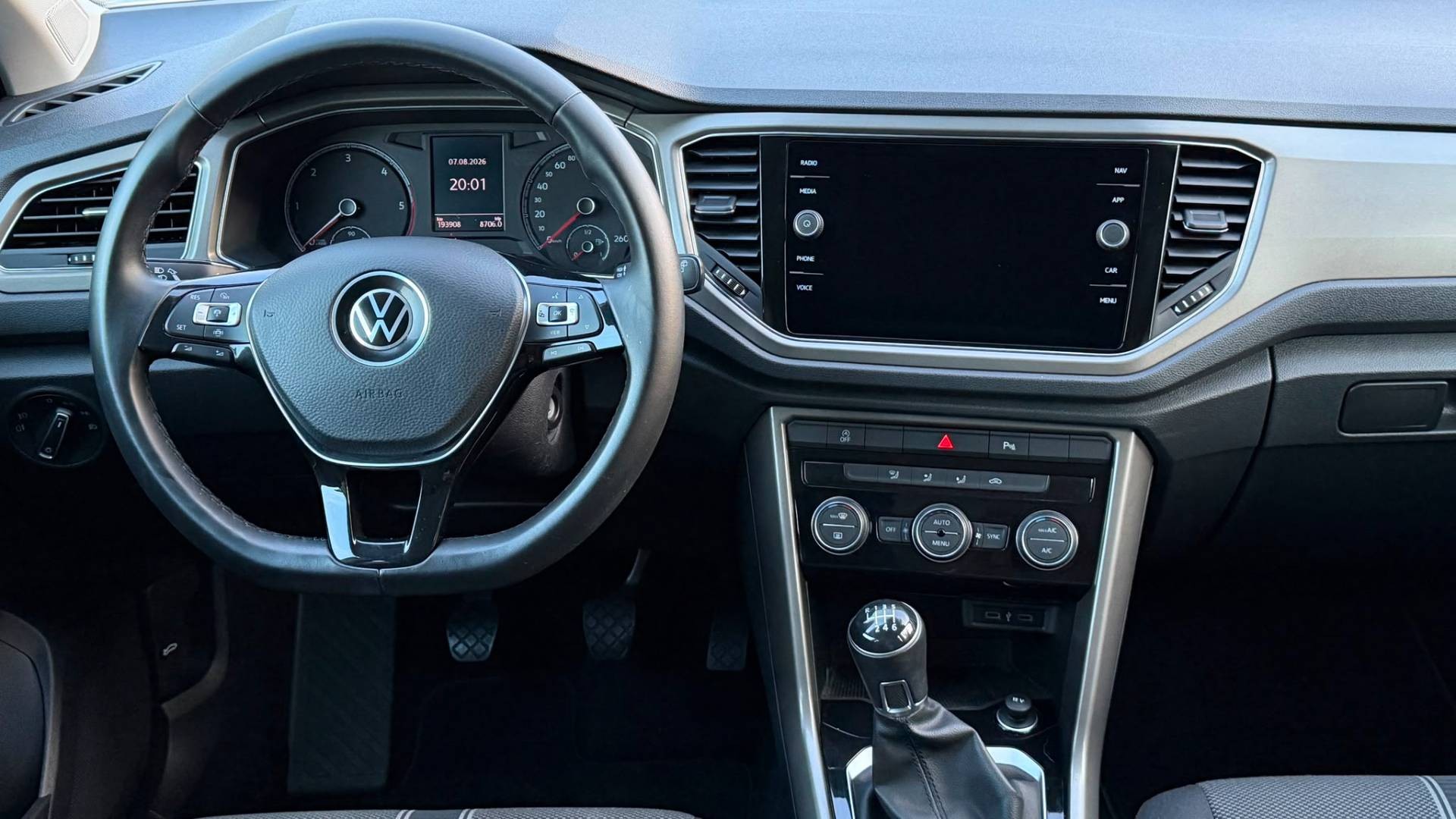 Volkswagen T-Roc 1.6 TDI Style — foto 10