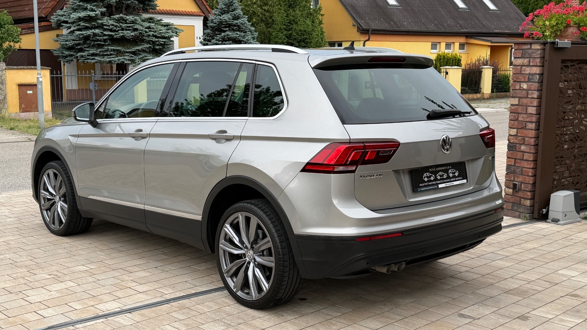 Volkswagen Tiguan 2.0 TDI SCR BMT 4MOTION Comfortline DSG — foto 9
